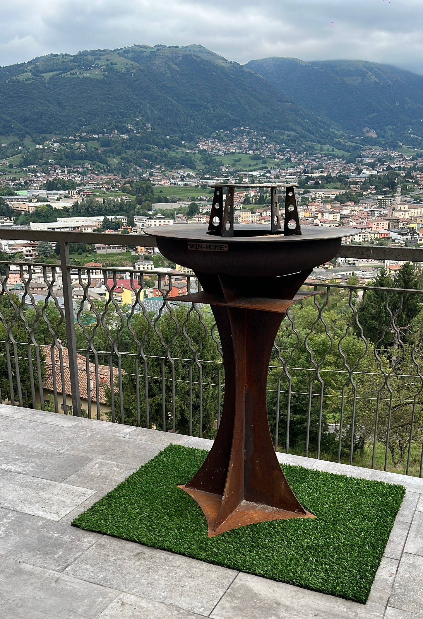 Barbecue Tower in corten con piano cottura in pietra lavica