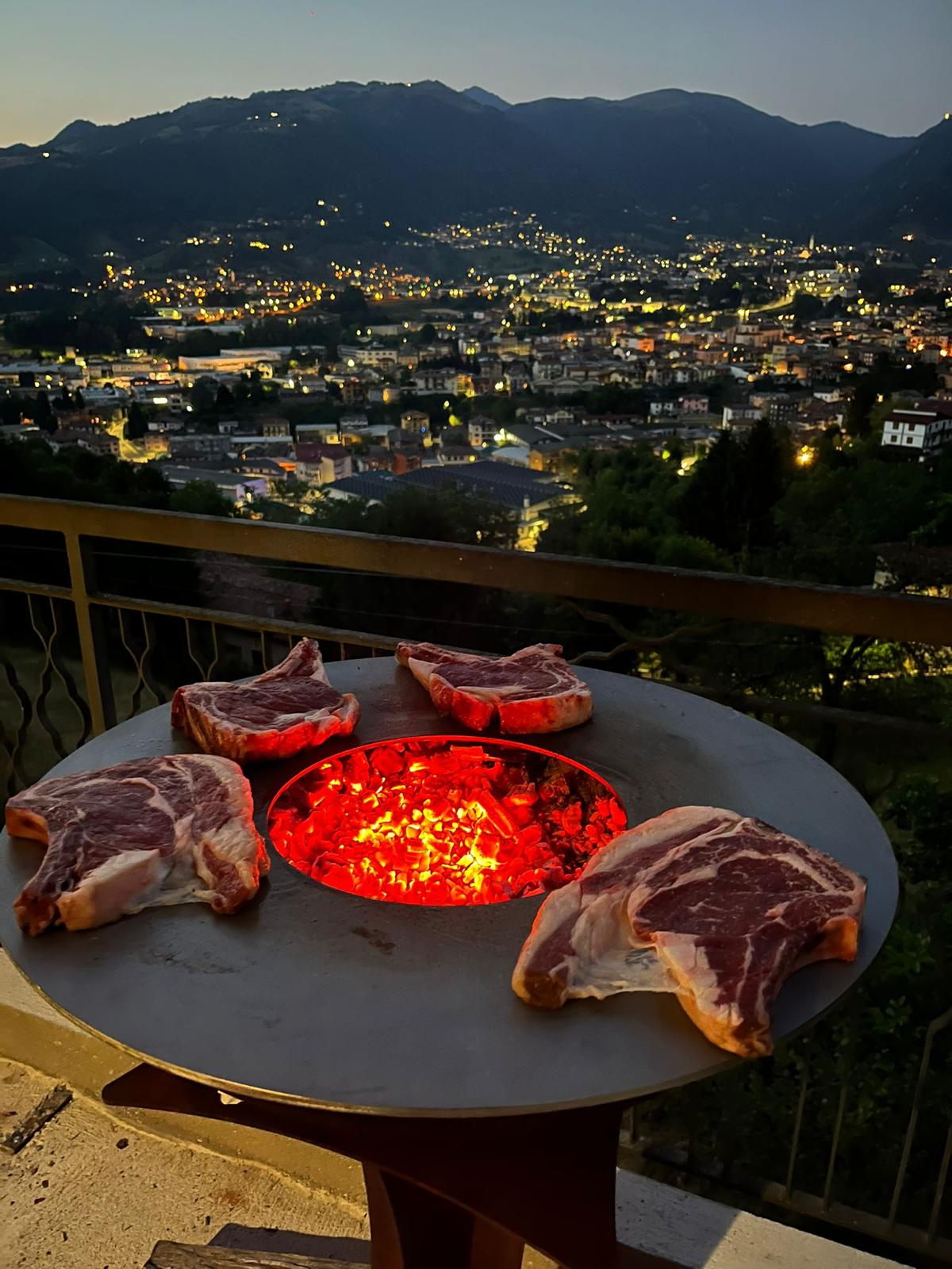 Barbecue Tower in corten con piano cottura in pietra lavica