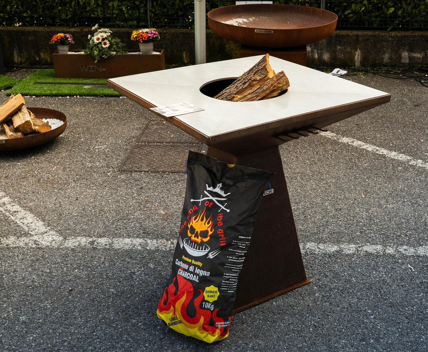 Barbecue Torcia in Corten - con piano cottura in pietra lavica
