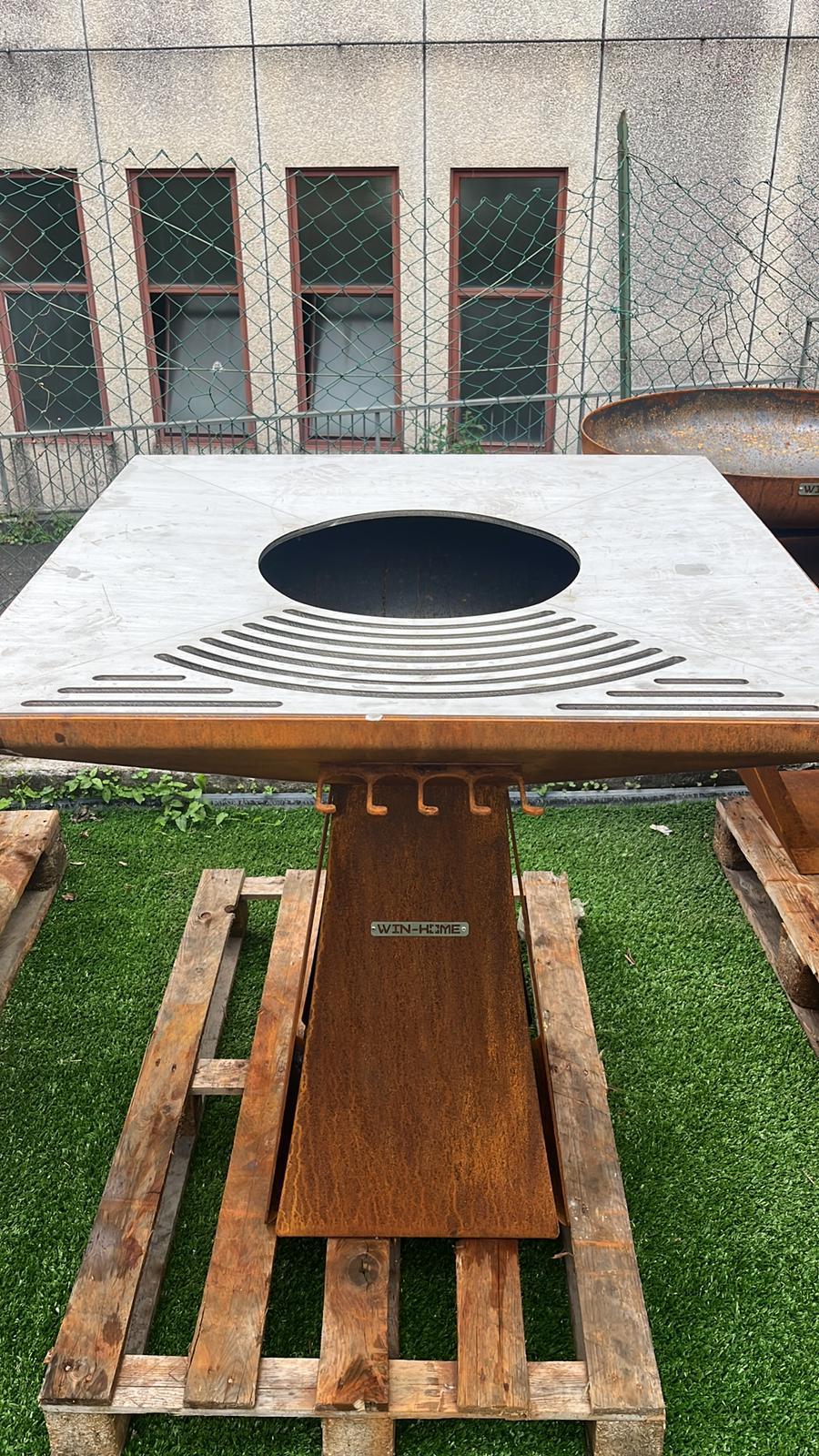 Barbecue Torcia verniciato con piano cottura INOX