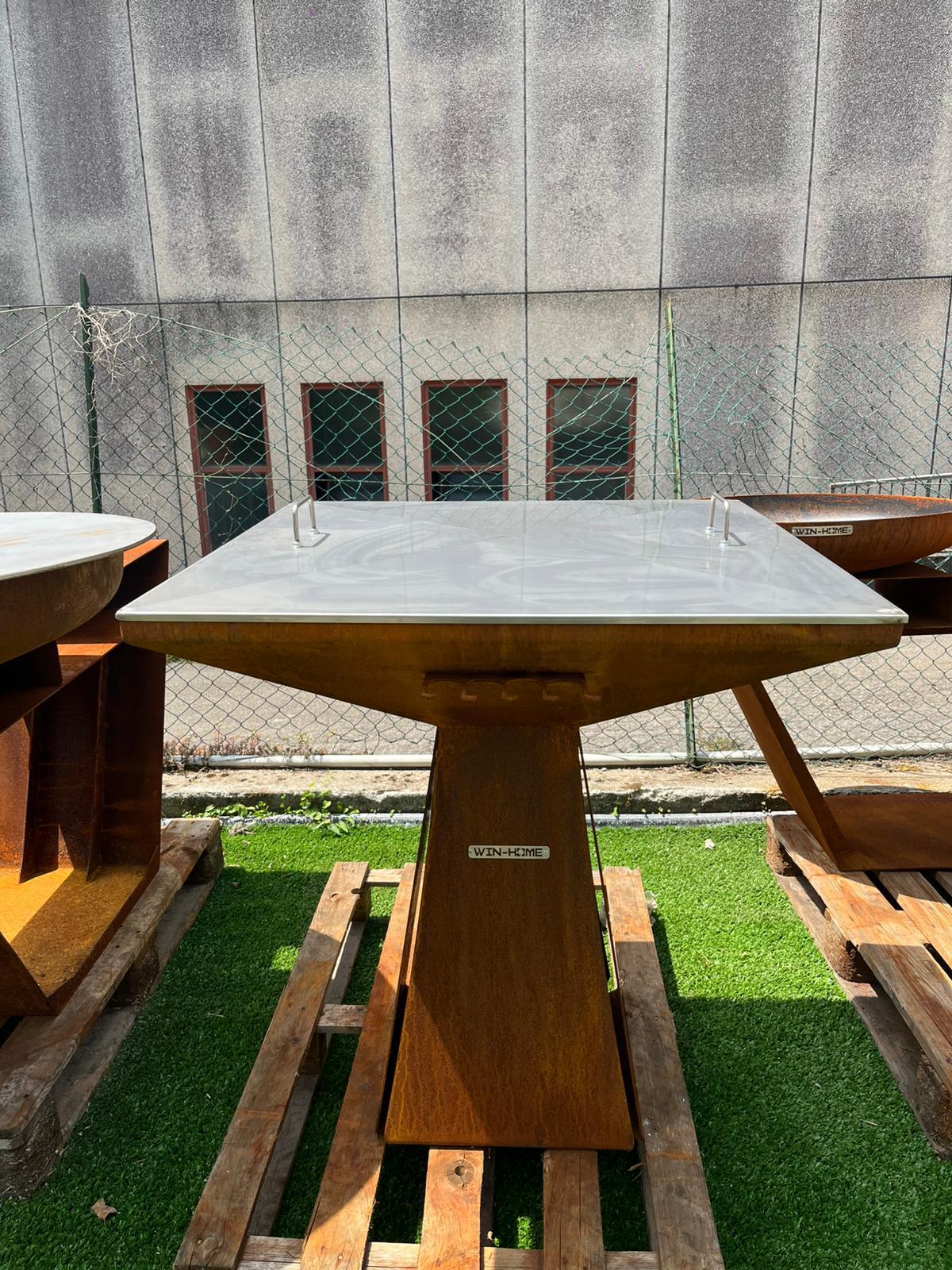 Barbecue Torcia verniciato con piano cottura in acciaio